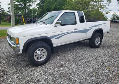 WESTERN TRUCK – SUPER CLEAN!!!! 1995 Nissan Trucks 4WD